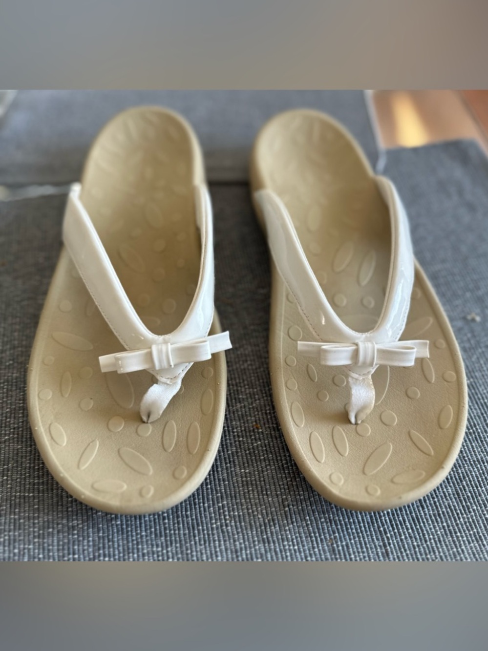 Vio-like White Patent Shiny Sandals Flip Flops Orthotic Comfy